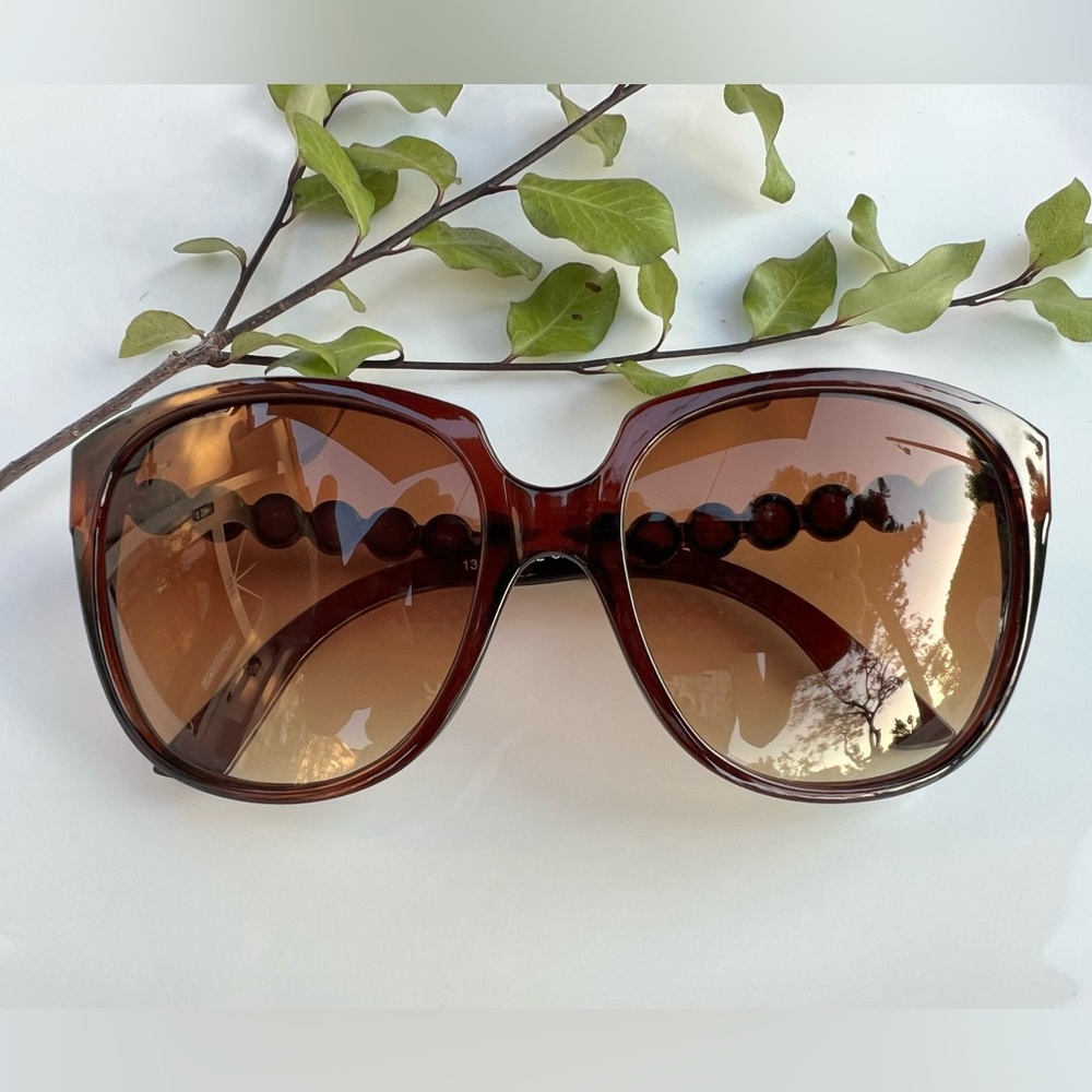 Chic Brown Modern Sunglasses